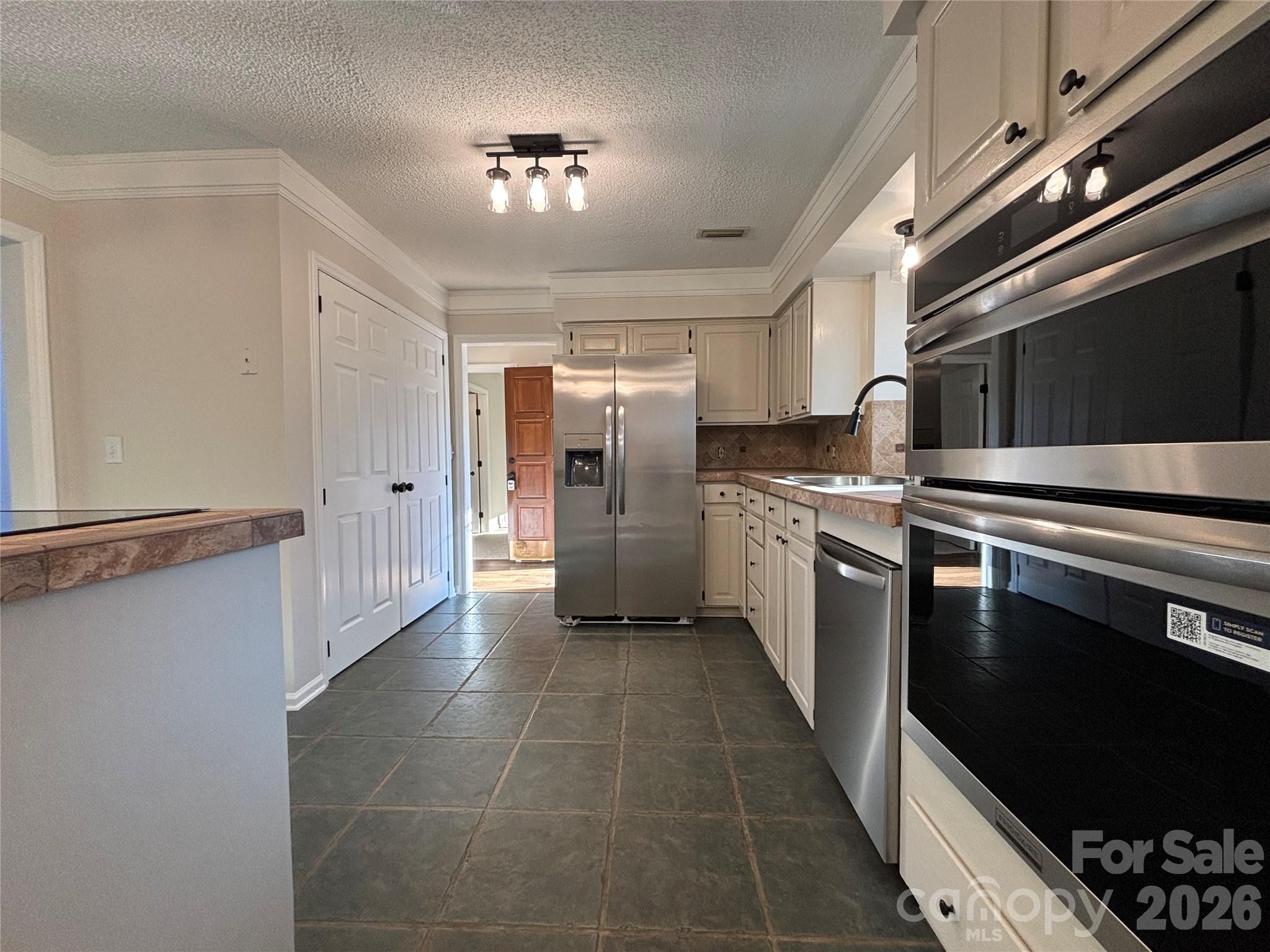 1754 12th Street NE — Hickory