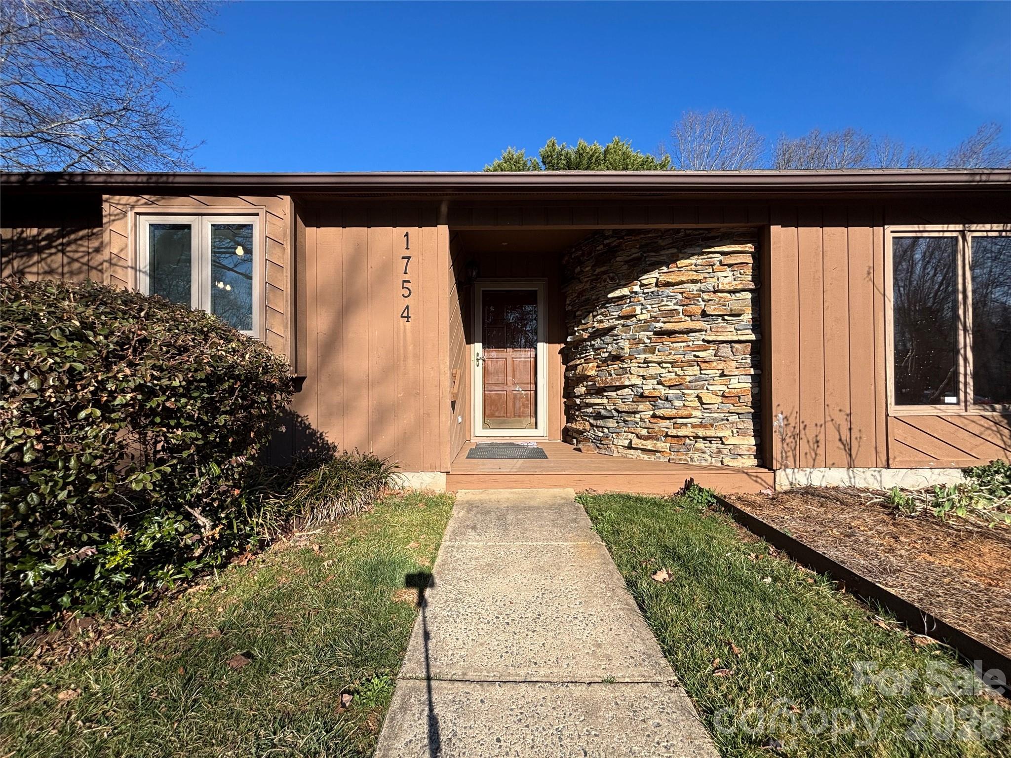 1754 12th Street NE — Hickory