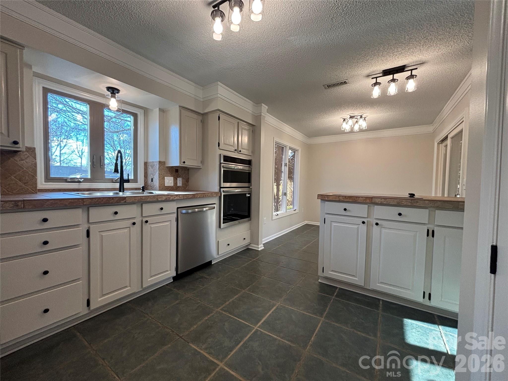 1754 12th Street NE — Hickory