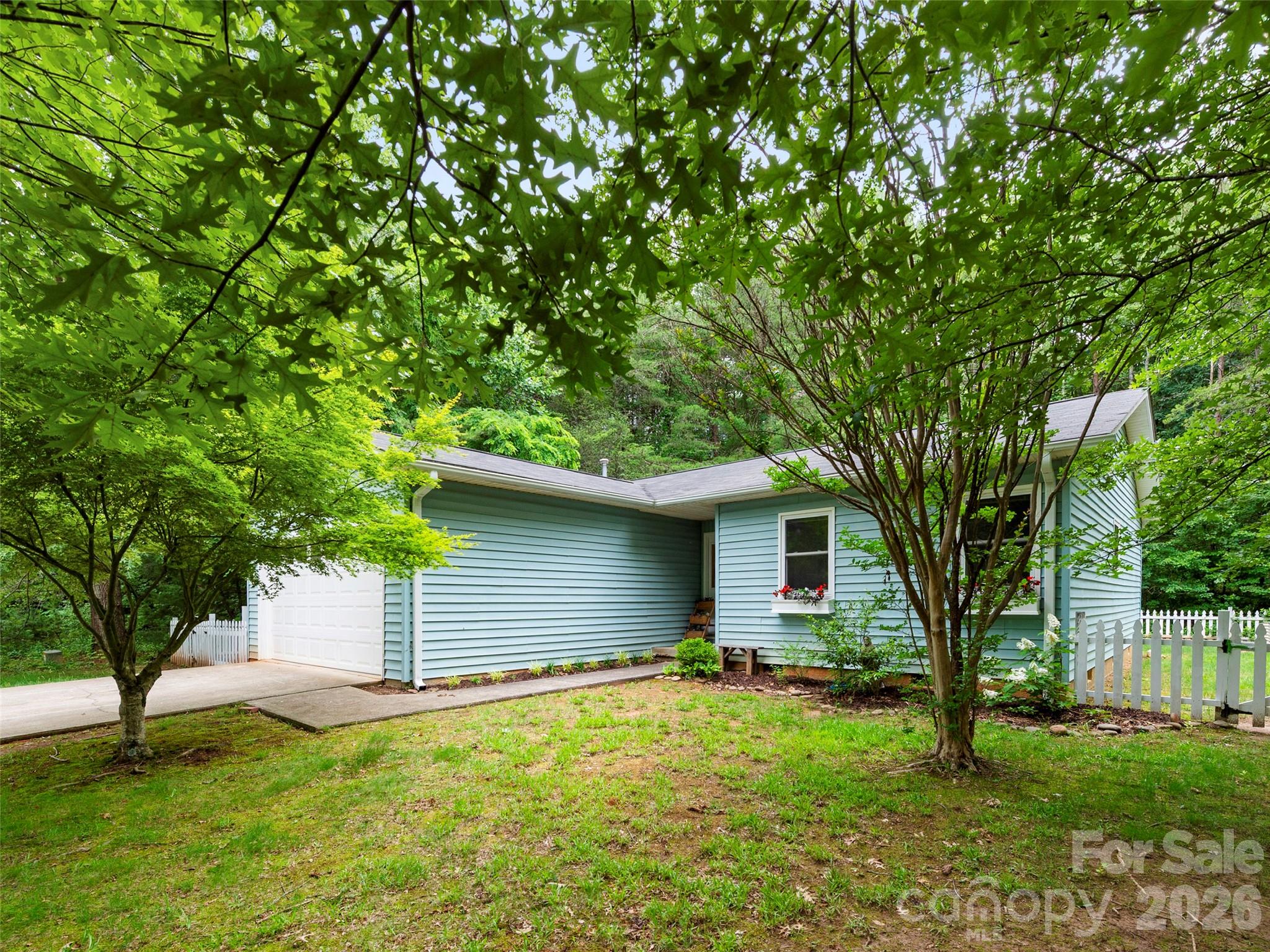 39 Rocking Porch Lane — Asheville