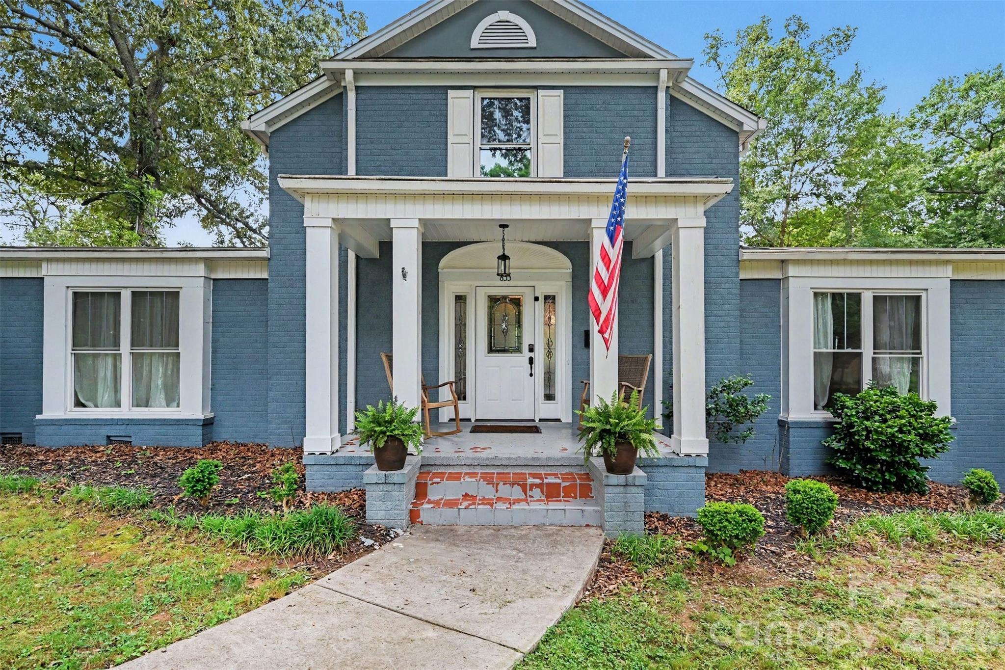 855 W Marion Street — Shelby