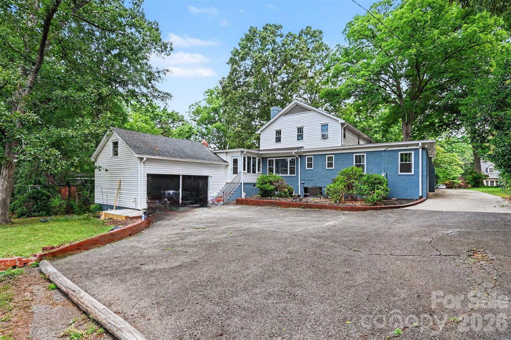855 W Marion Street — Shelby
