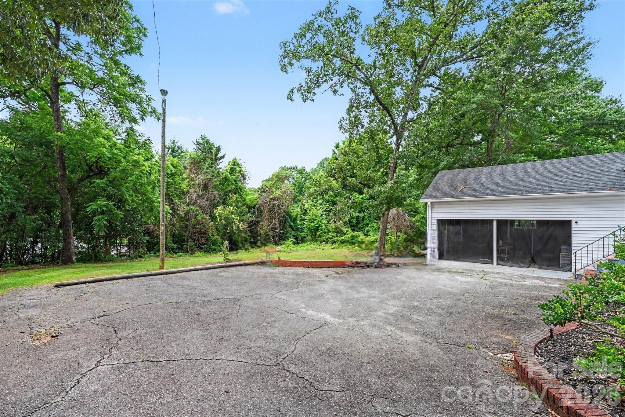 855 W Marion Street — Shelby
