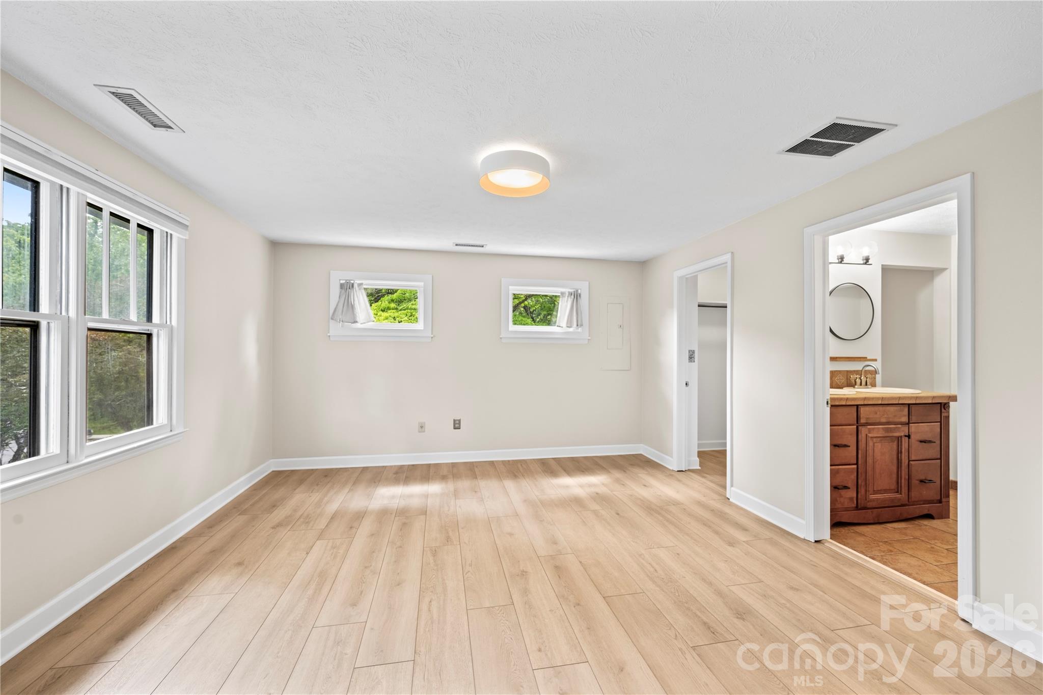 589 Sand Hill Road — Asheville