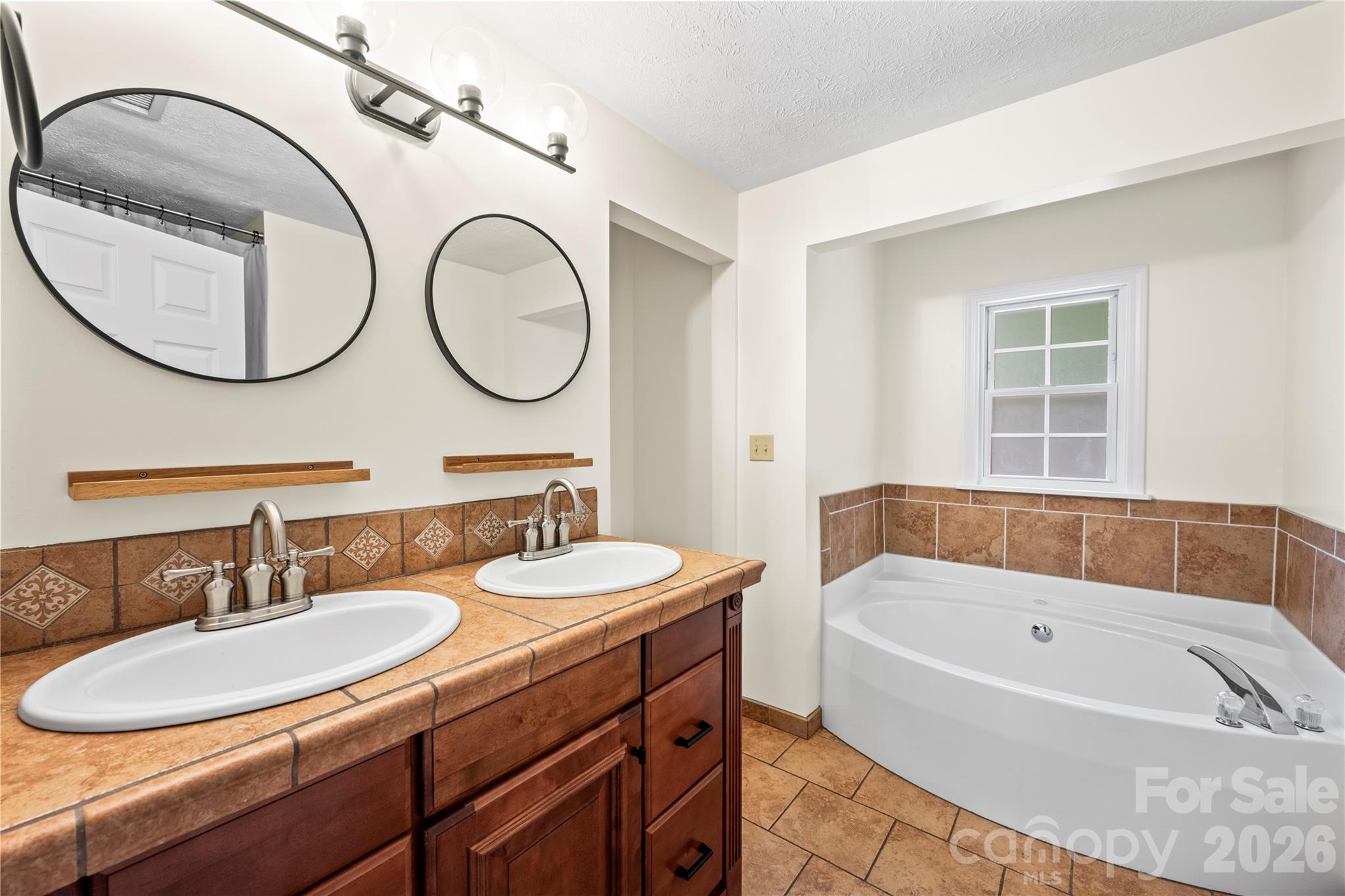 589 Sand Hill Road — Asheville