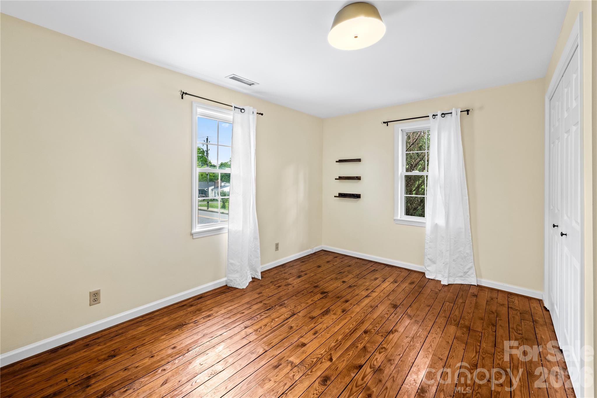 589 Sand Hill Road — Asheville