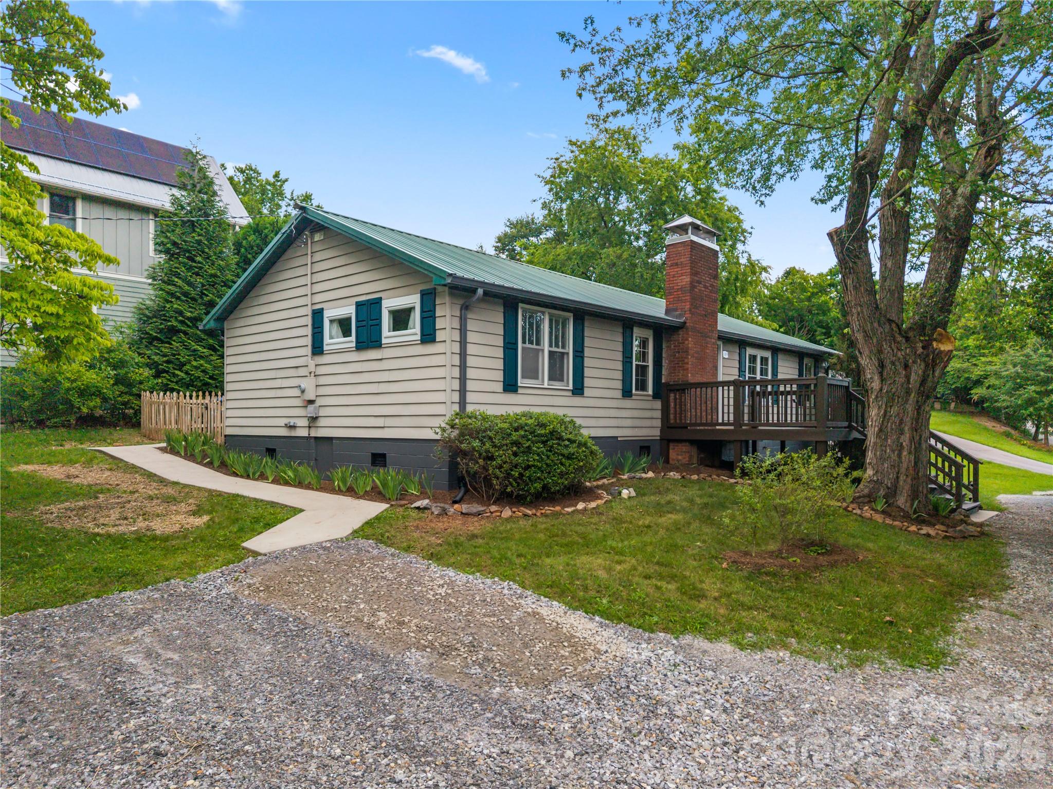 589 Sand Hill Road — Asheville