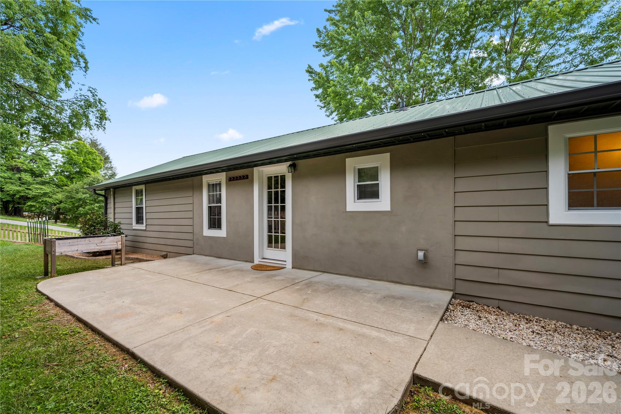 589 Sand Hill Road — Asheville