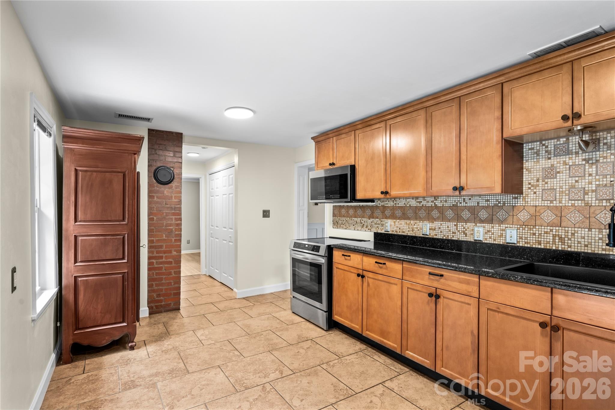589 Sand Hill Road — Asheville