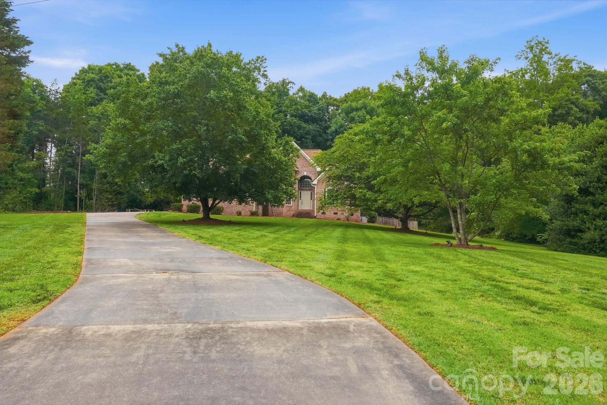 1099 Curve View Road — Lincolnton