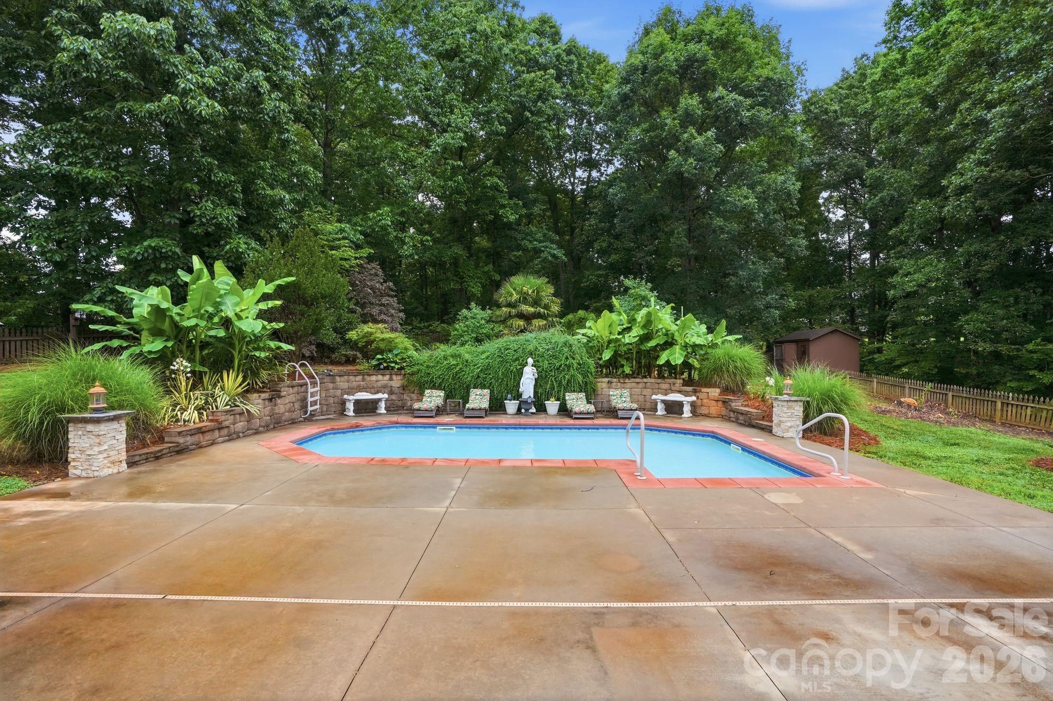 1099 Curve View Road — Lincolnton