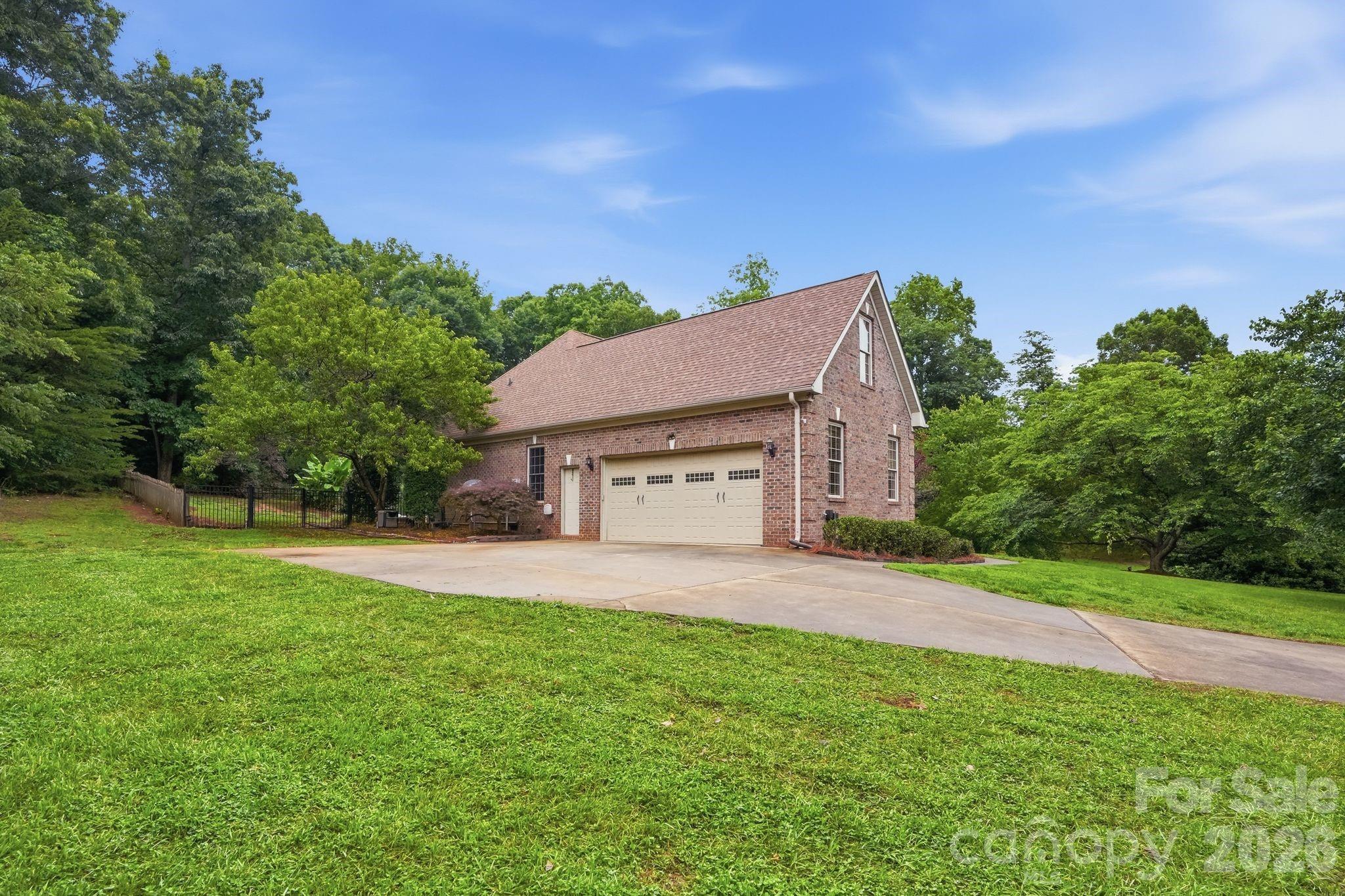 1099 Curve View Road — Lincolnton