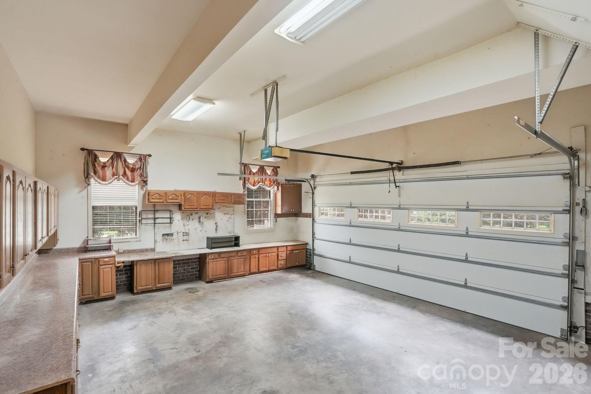 1099 Curve View Road — Lincolnton