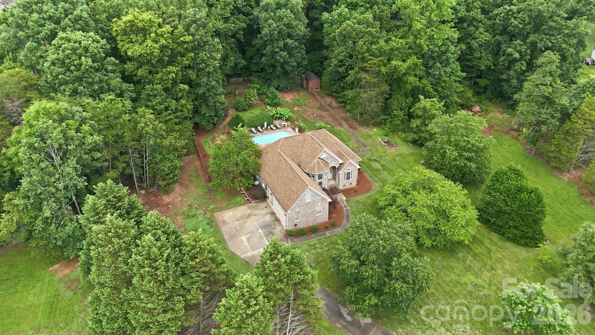1099 Curve View Road — Lincolnton