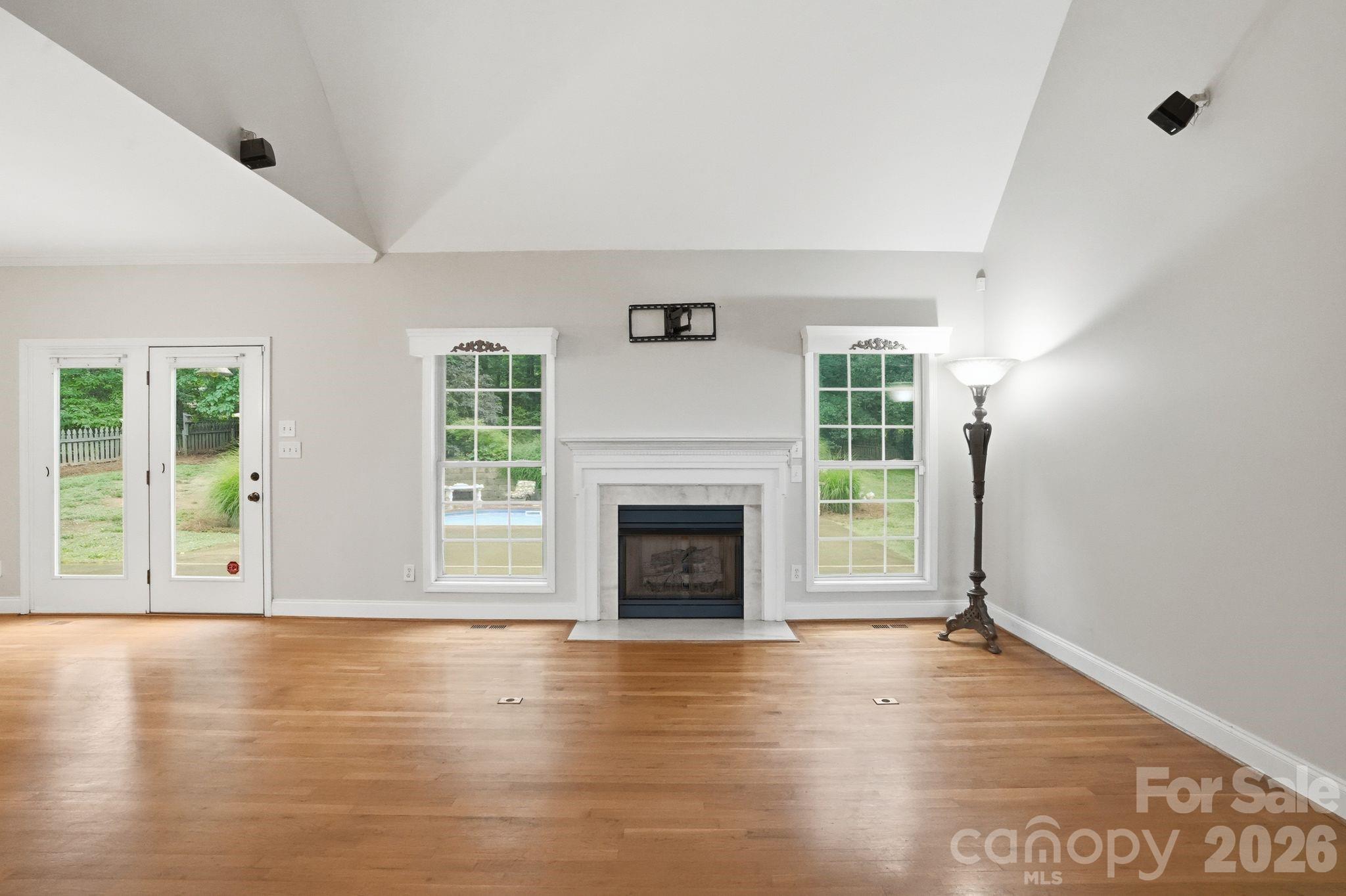 1099 Curve View Road — Lincolnton
