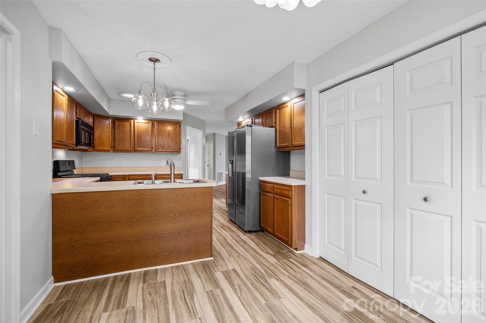 2 Manakiki Court — Etowah