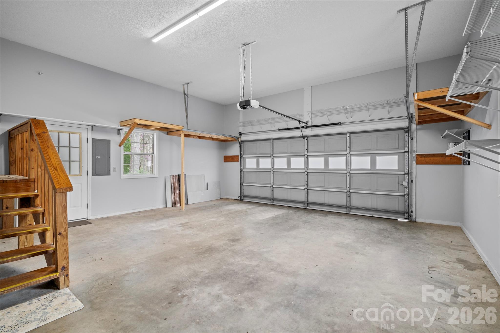 2 Manakiki Court — Etowah
