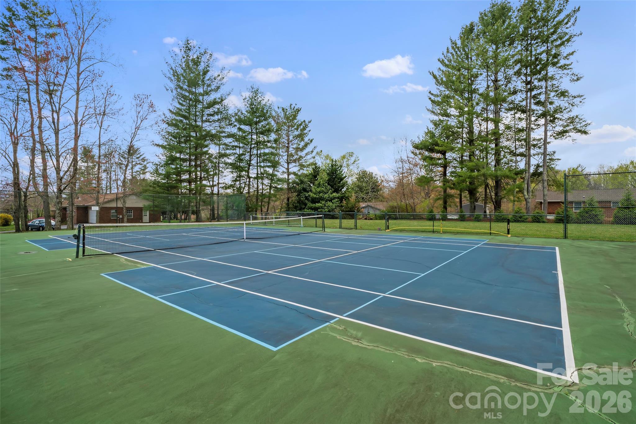 2 Manakiki Court — Etowah