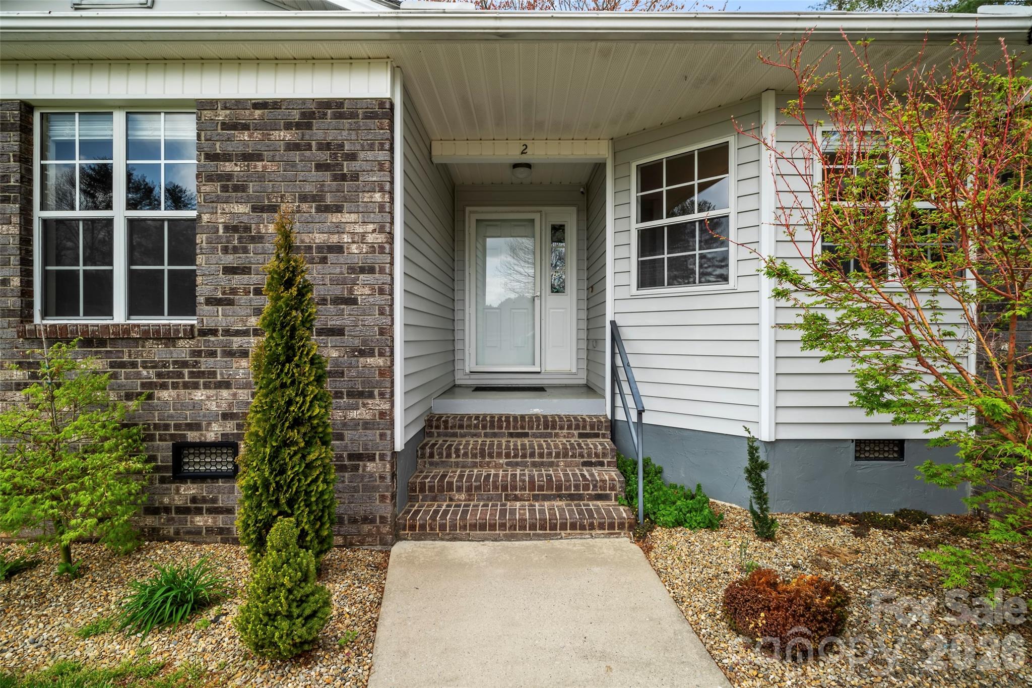 2 Manakiki Court — Etowah