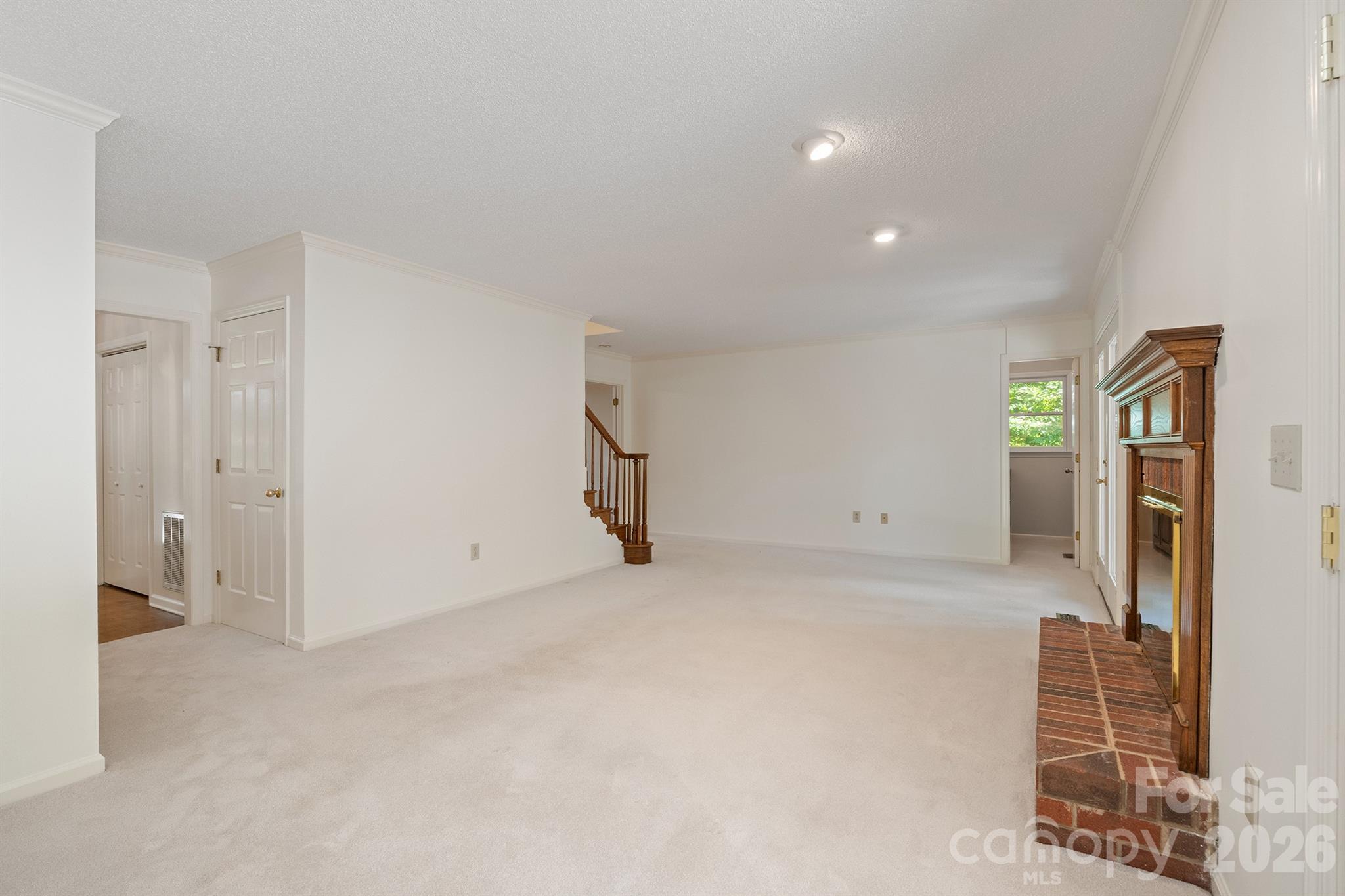 2150 9th Street NW — Hickory