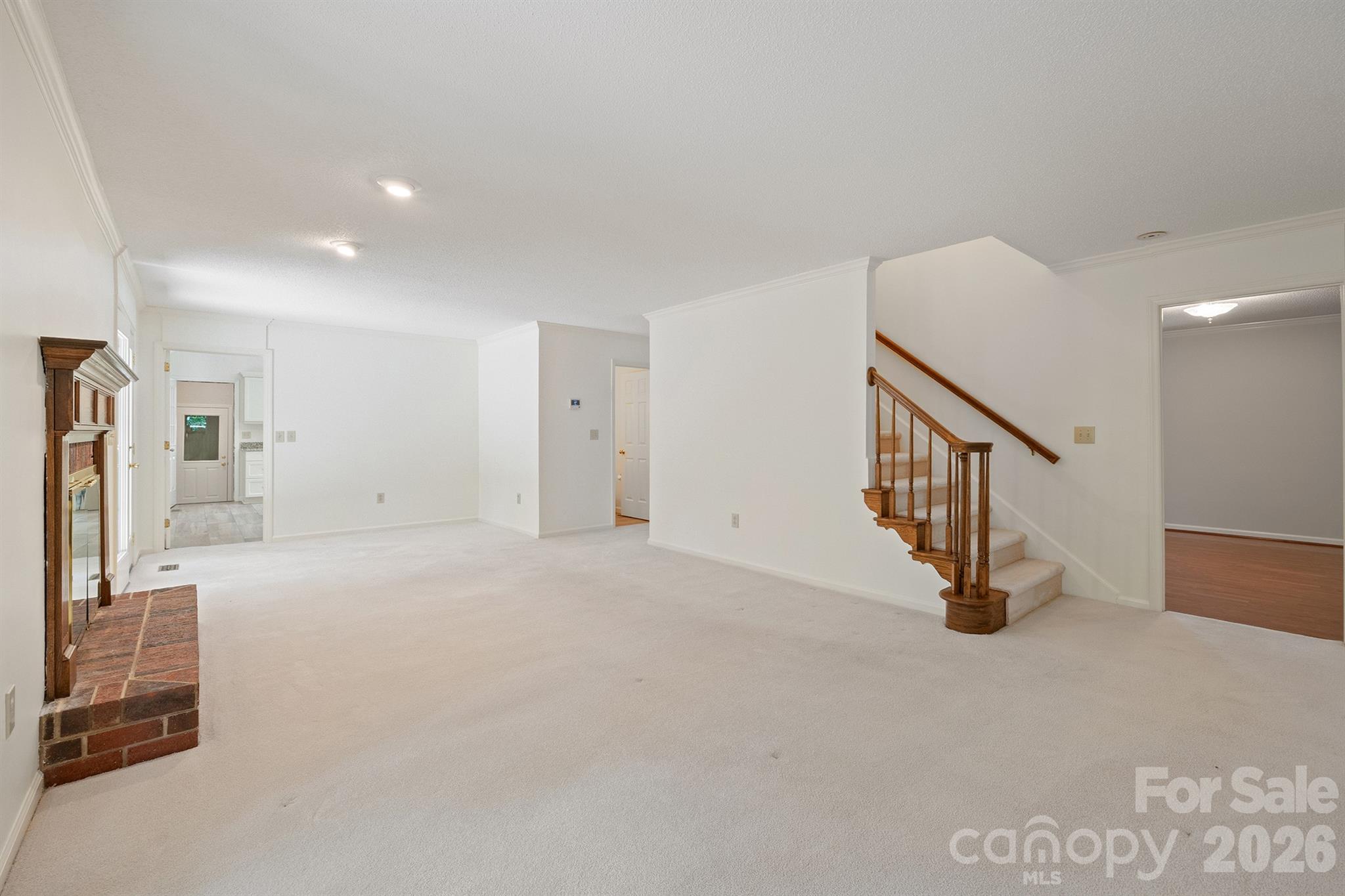 2150 9th Street NW — Hickory