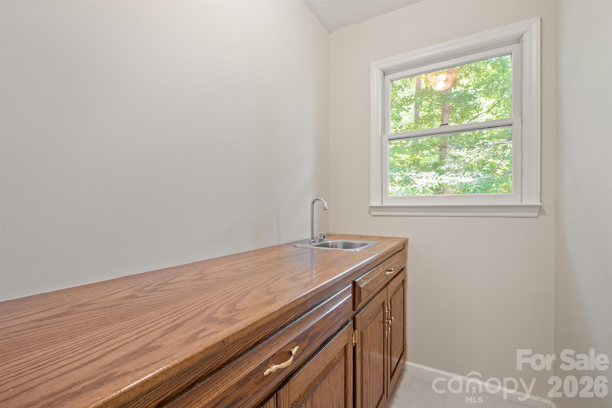 2150 9th Street NW — Hickory