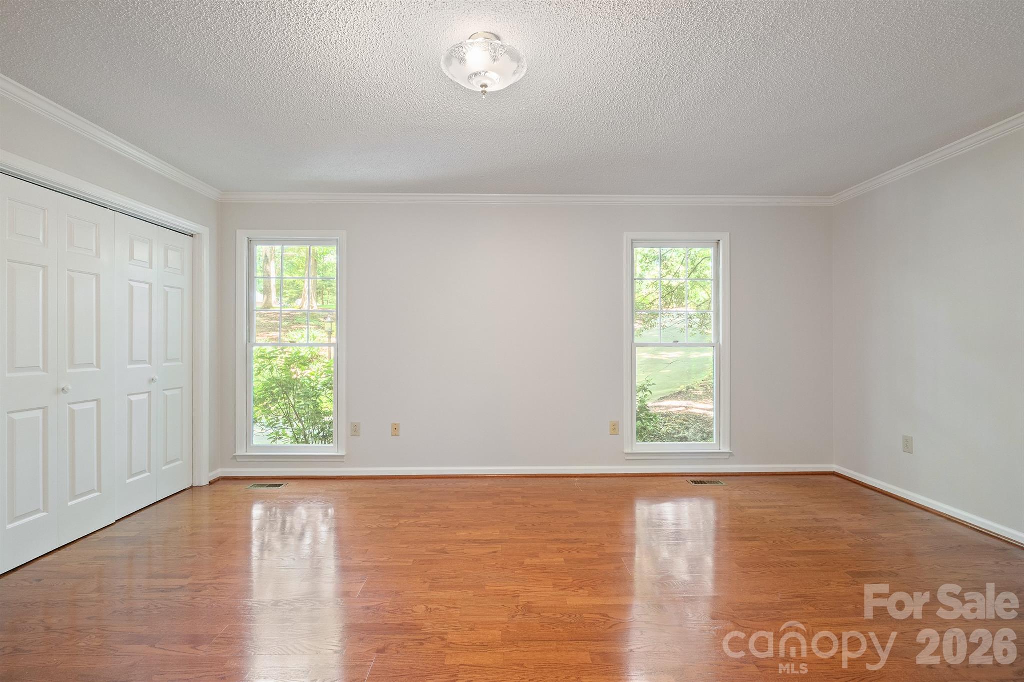 2150 9th Street NW — Hickory