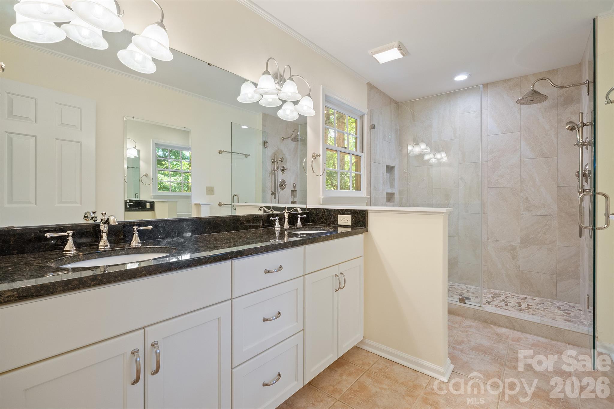2150 9th Street NW — Hickory