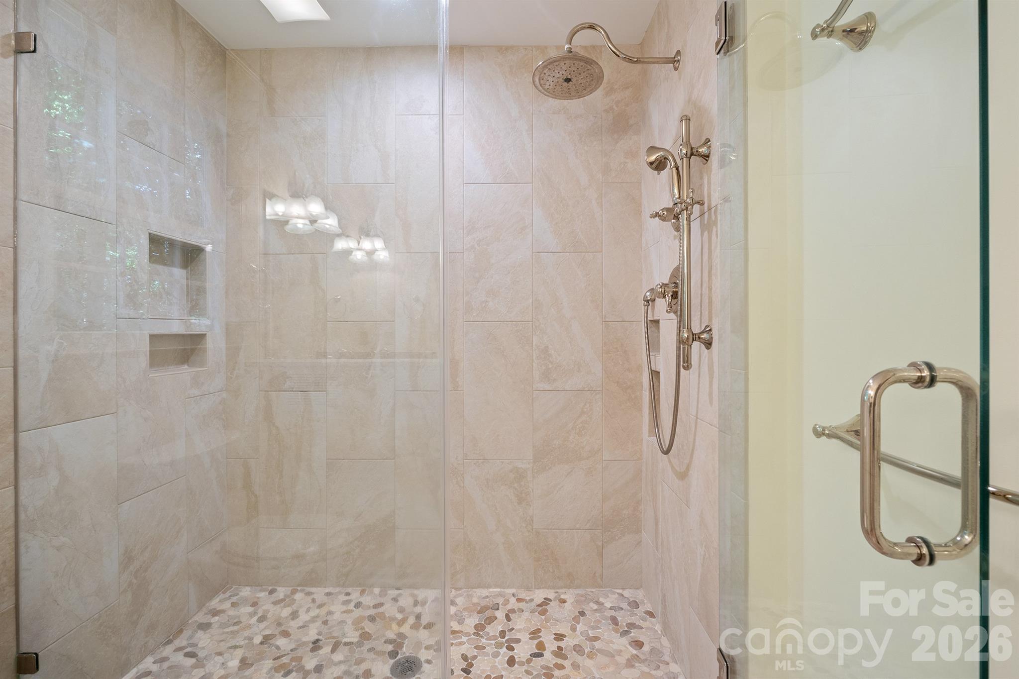 2150 9th Street NW — Hickory