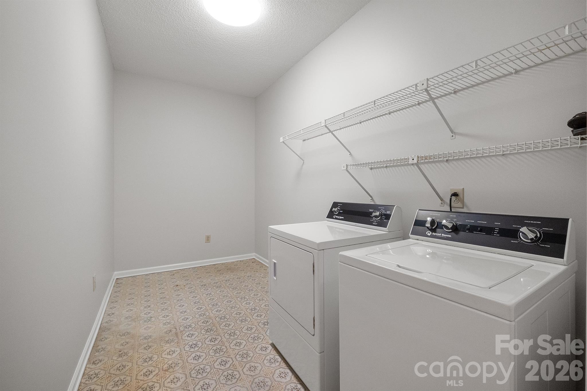 2150 9th Street NW — Hickory