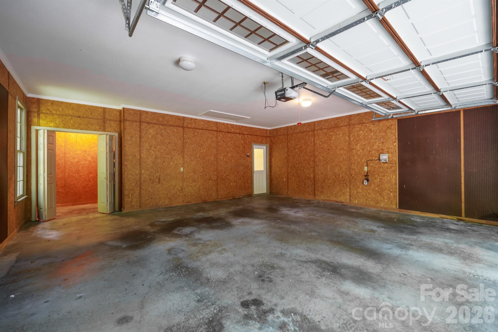 2150 9th Street NW — Hickory