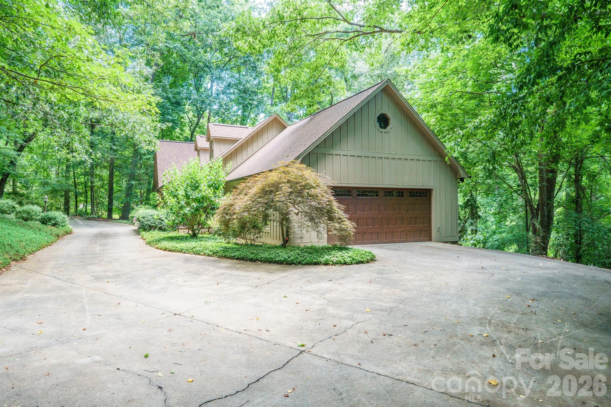 2150 9th Street NW — Hickory