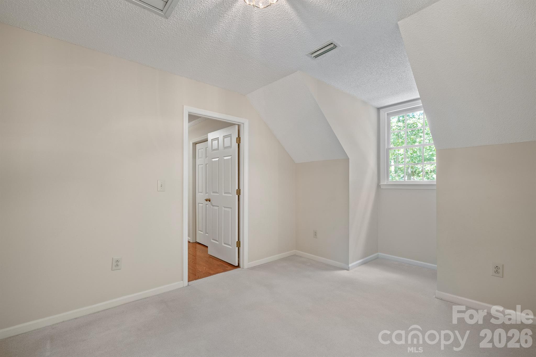 2150 9th Street NW — Hickory