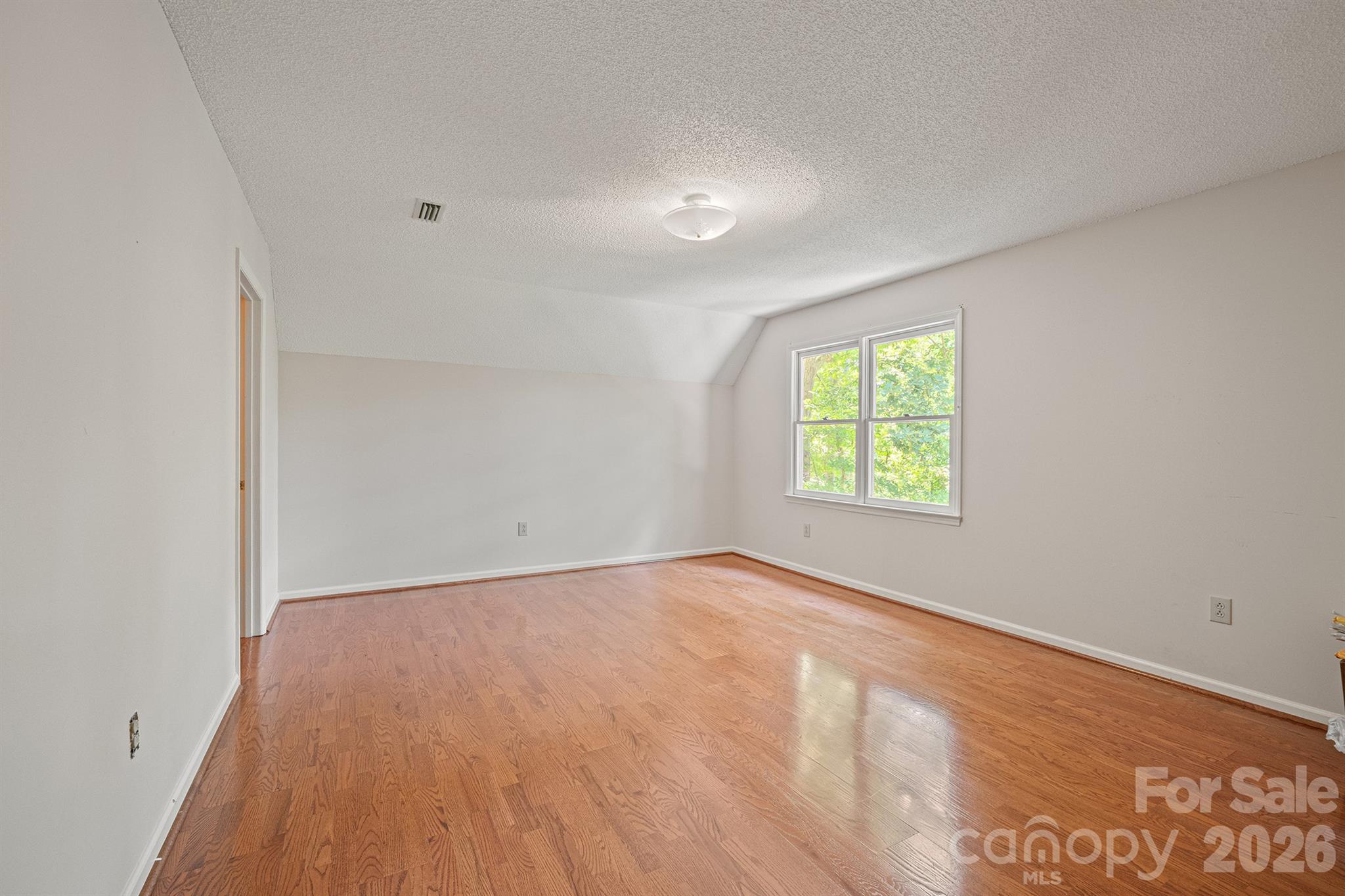2150 9th Street NW — Hickory
