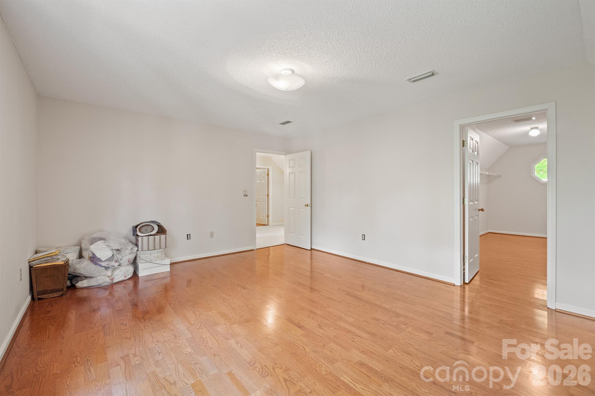 2150 9th Street NW — Hickory