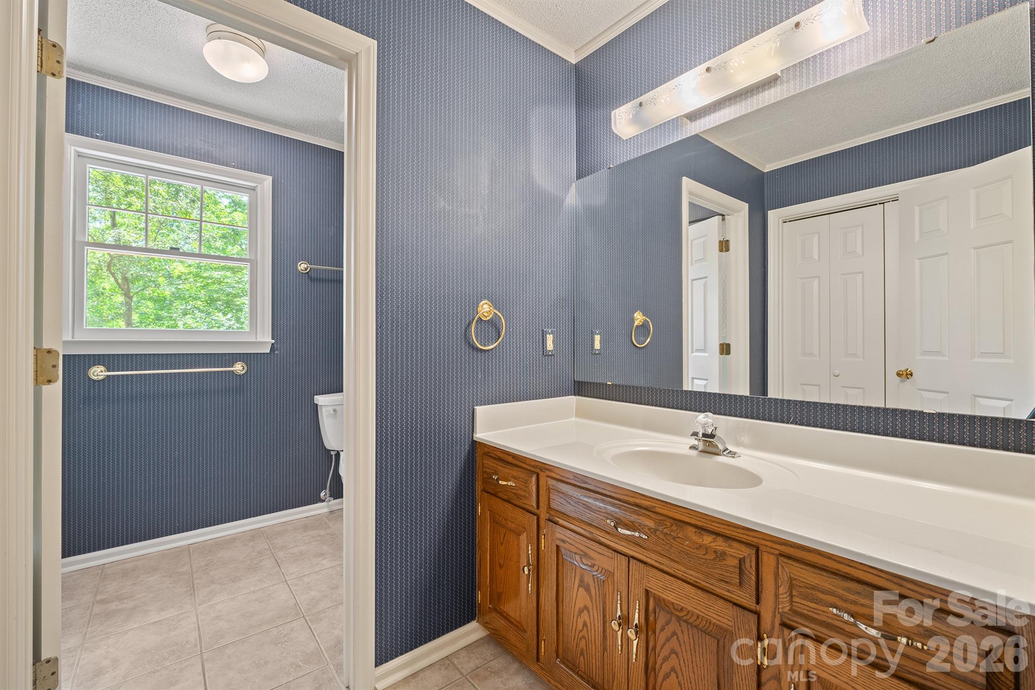 2150 9th Street NW — Hickory