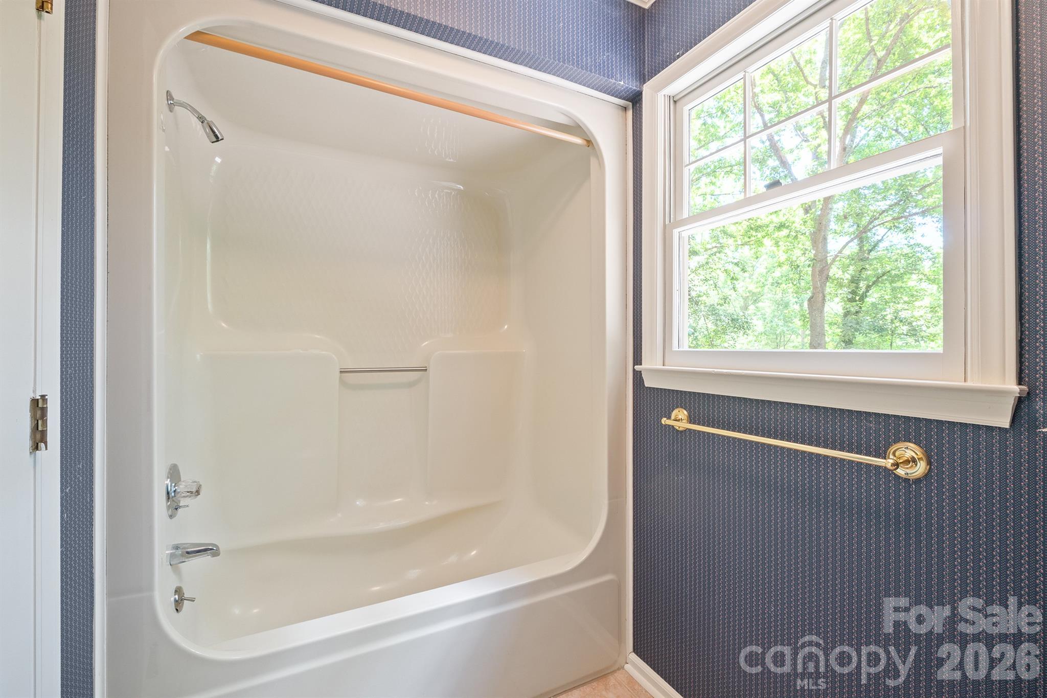 2150 9th Street NW — Hickory