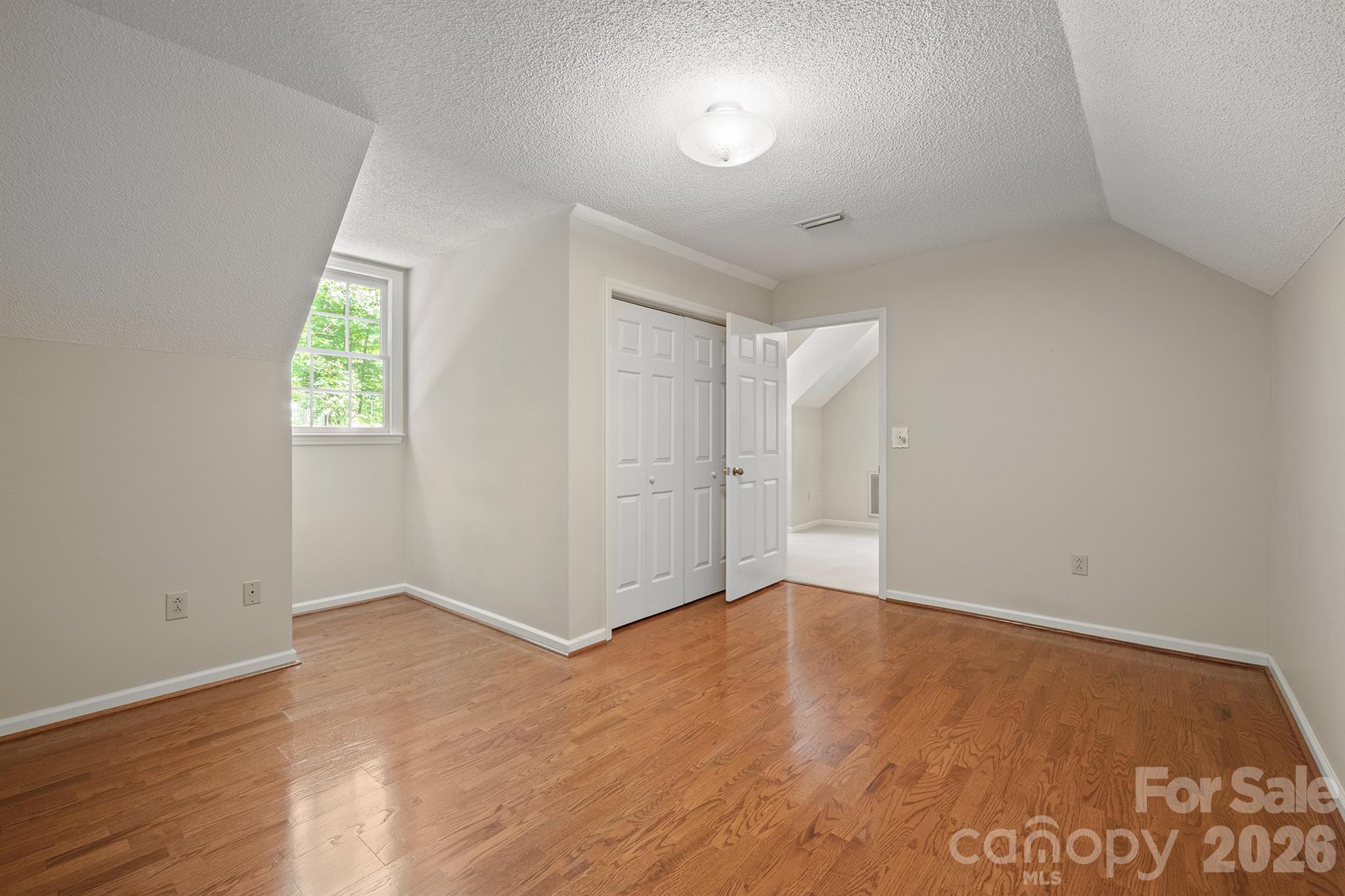 2150 9th Street NW — Hickory