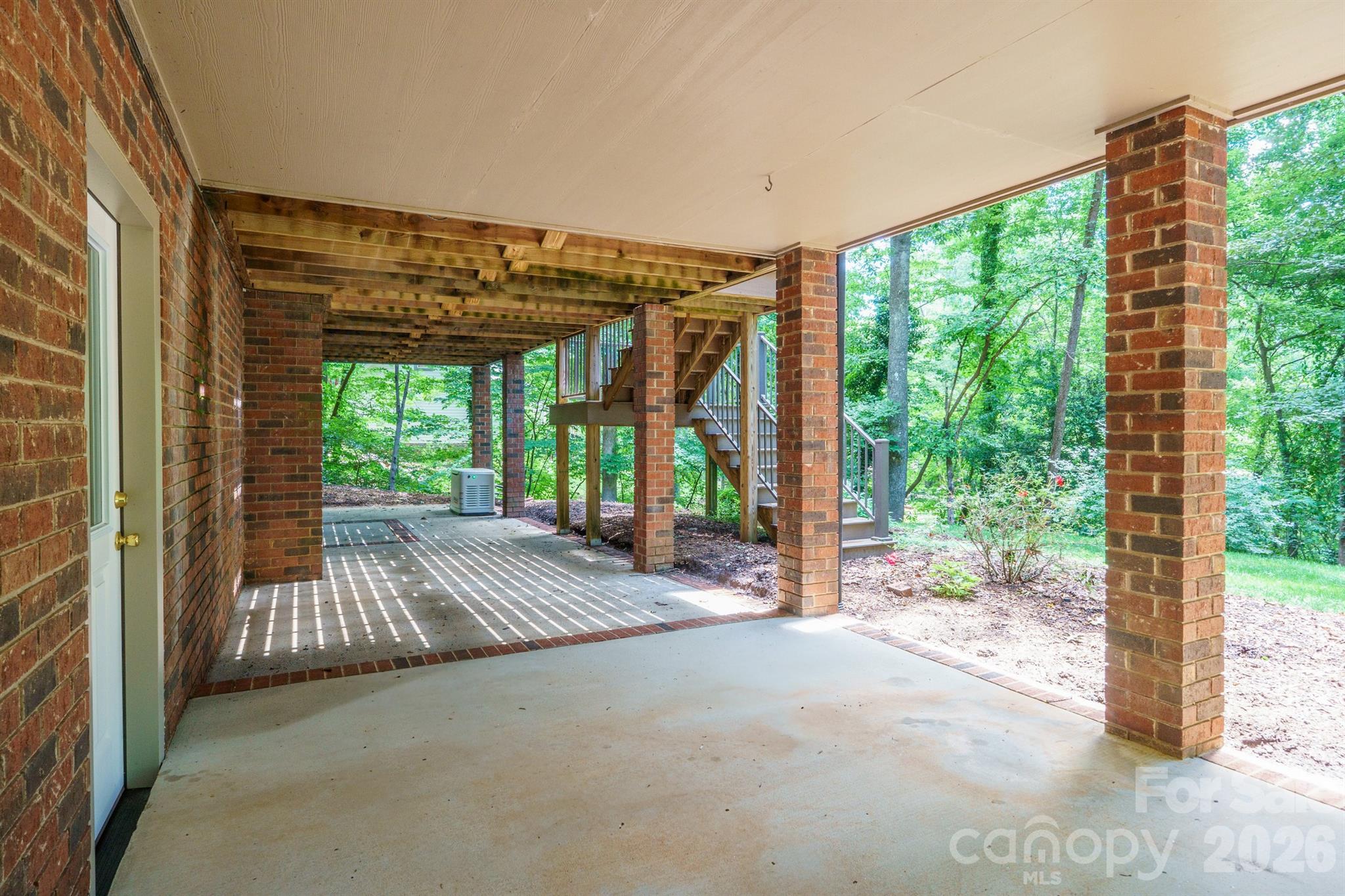 2150 9th Street NW — Hickory