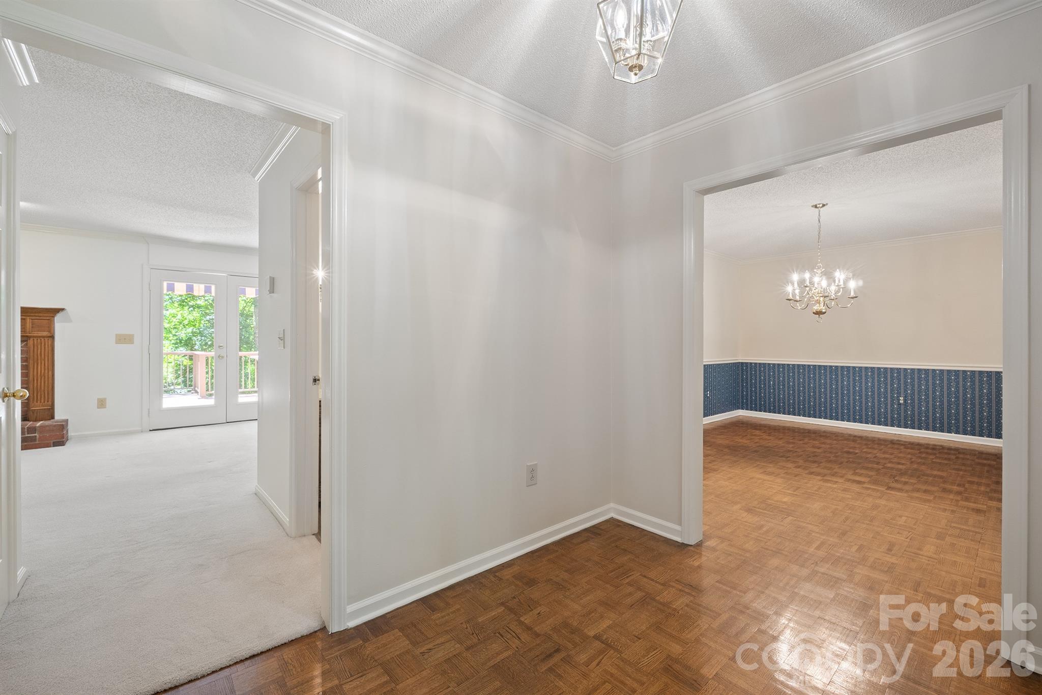 2150 9th Street NW — Hickory