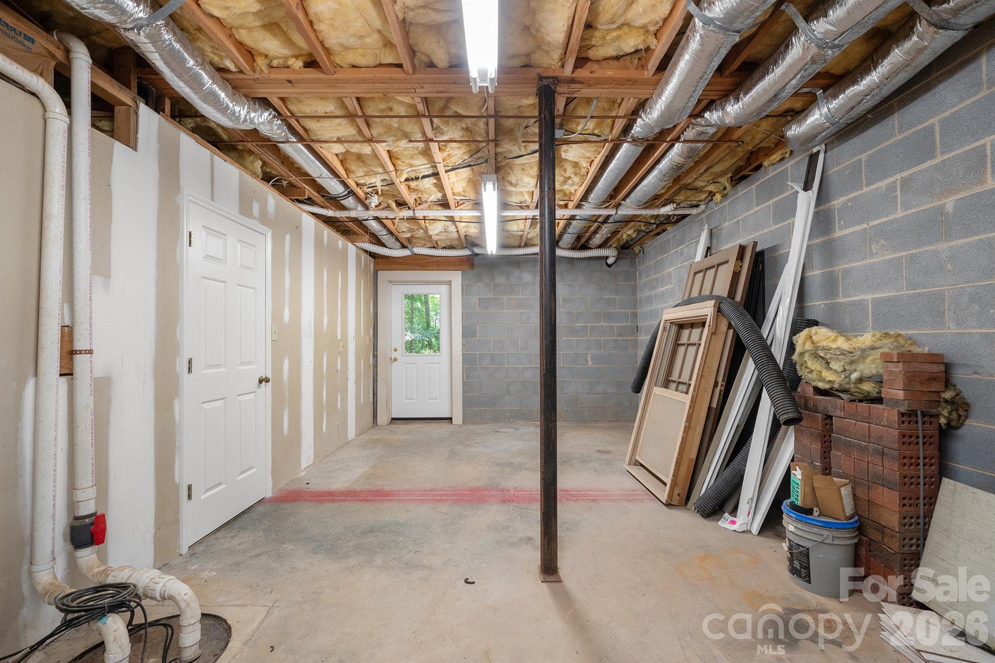 2150 9th Street NW — Hickory