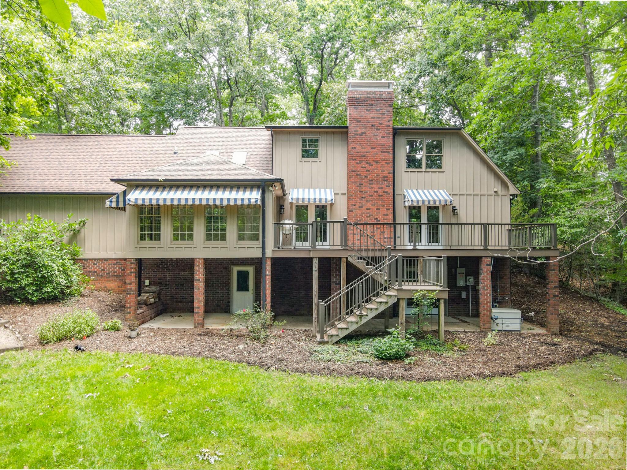2150 9th Street NW — Hickory