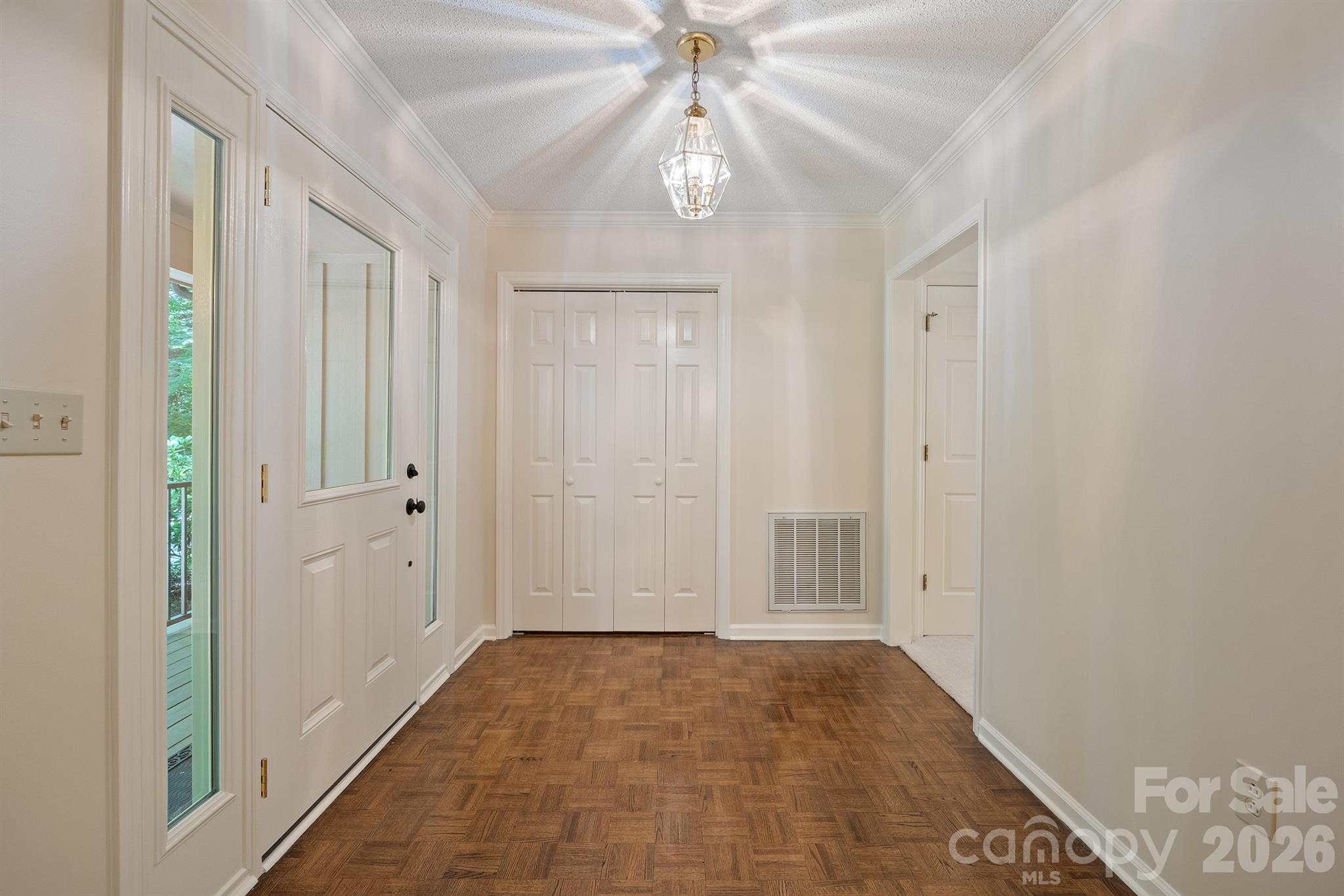 2150 9th Street NW — Hickory