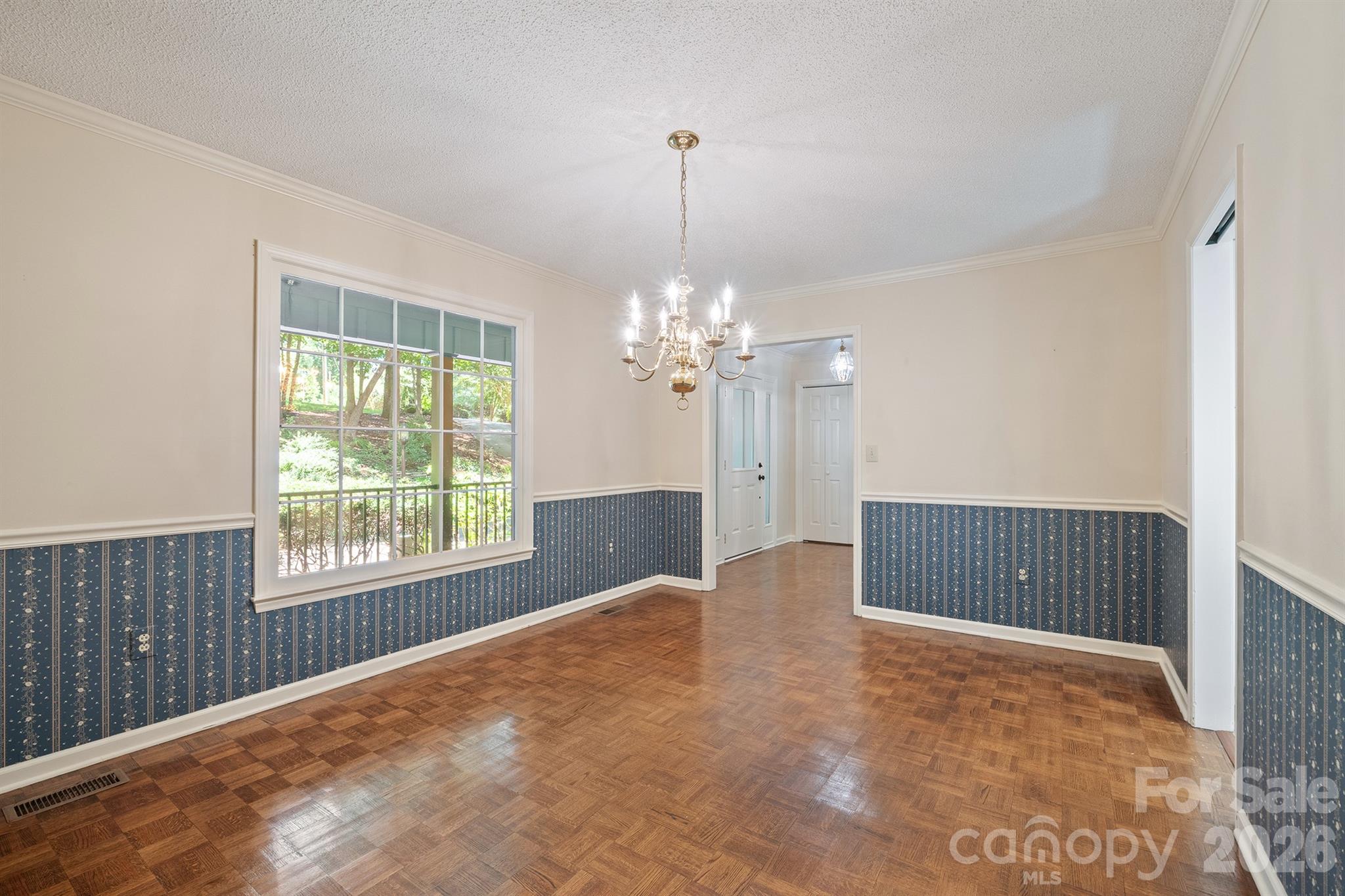 2150 9th Street NW — Hickory