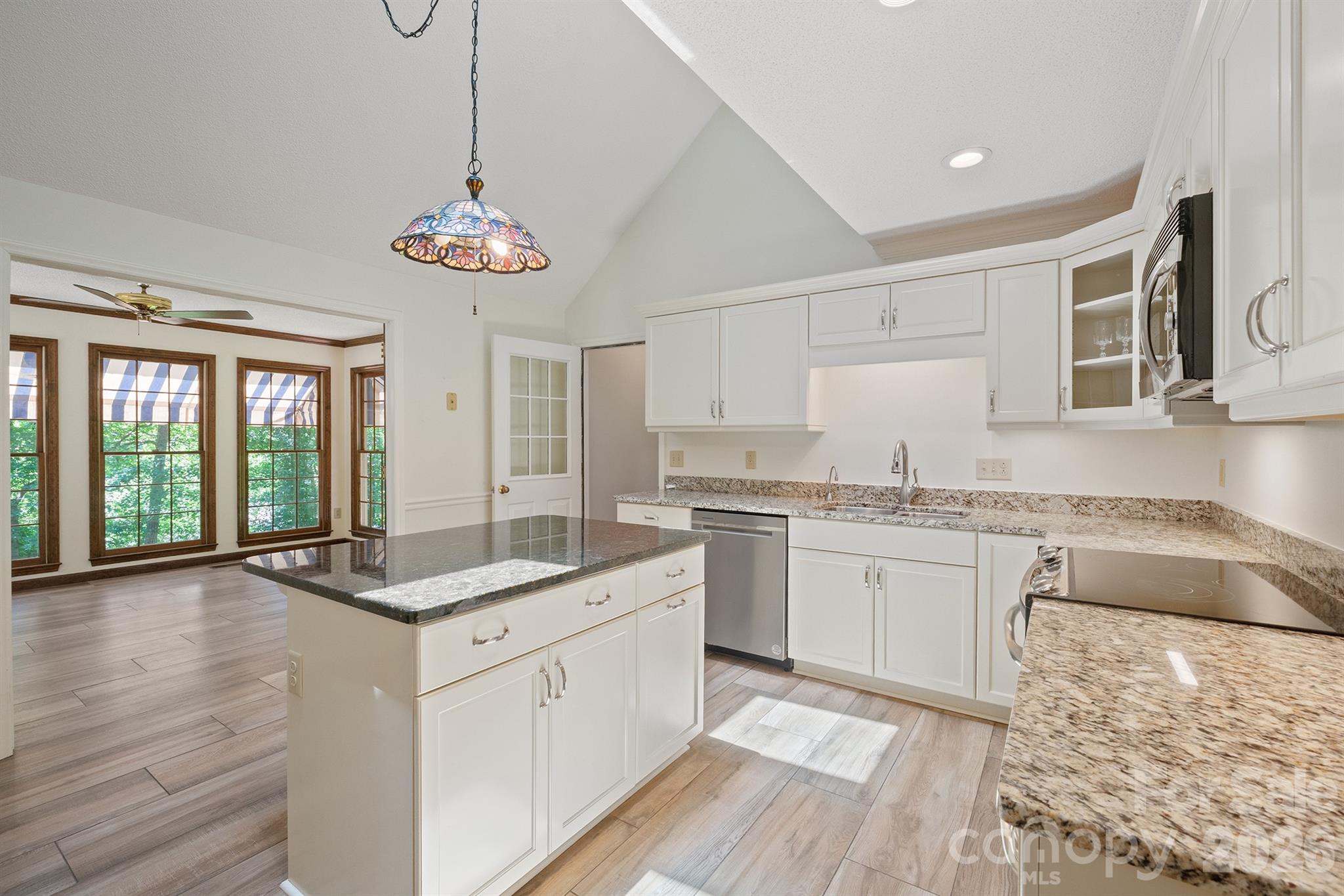 2150 9th Street NW — Hickory