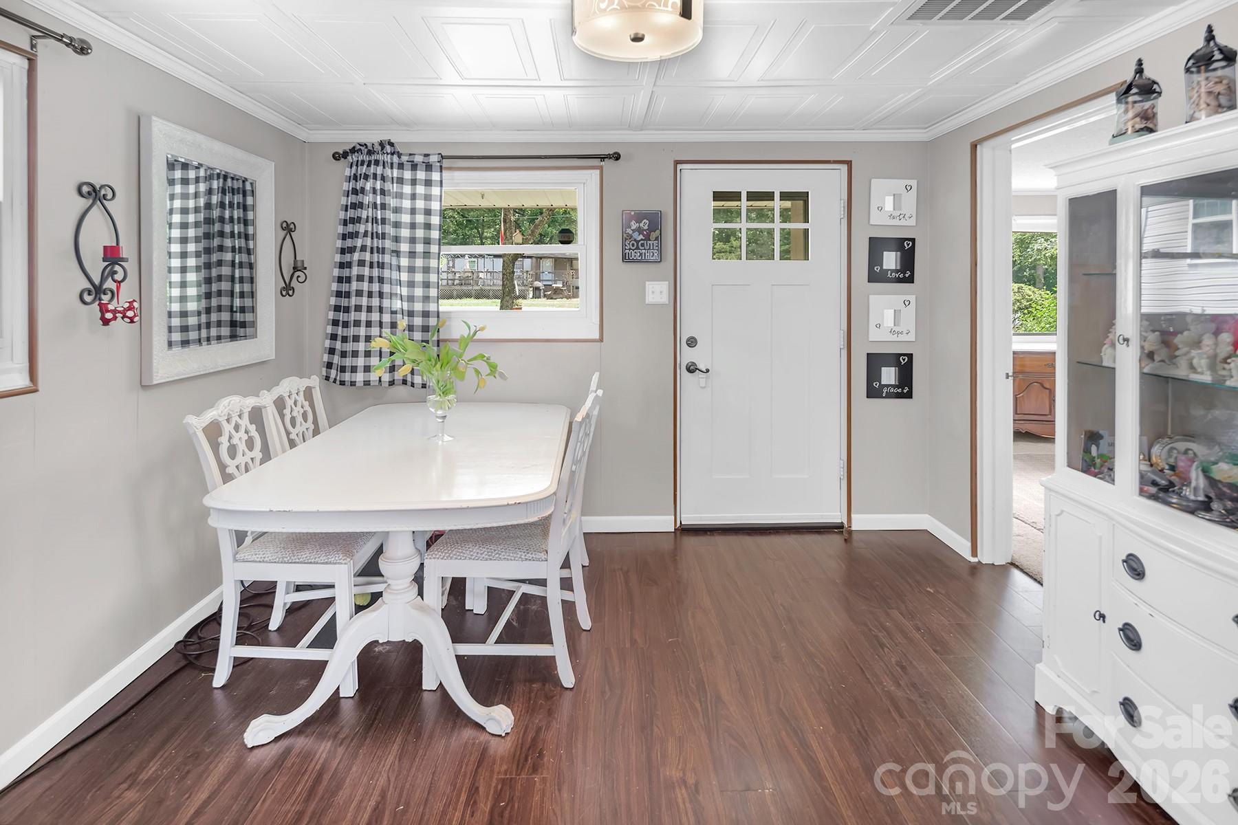 46842 Beach Road — New London