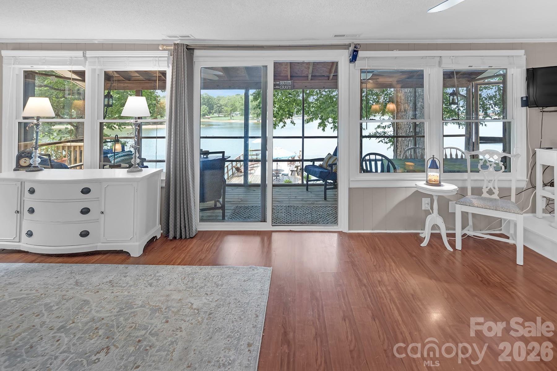 46842 Beach Road — New London
