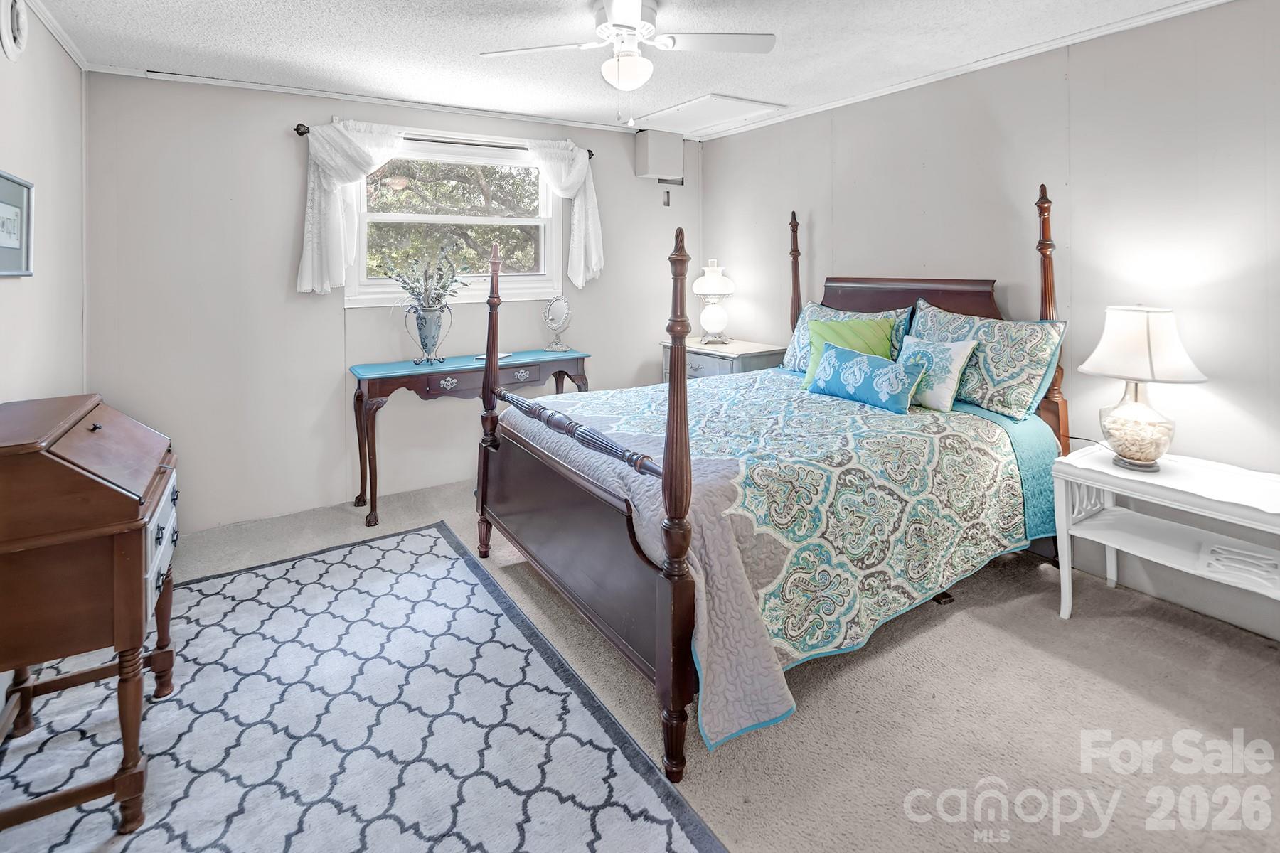 46842 Beach Road — New London