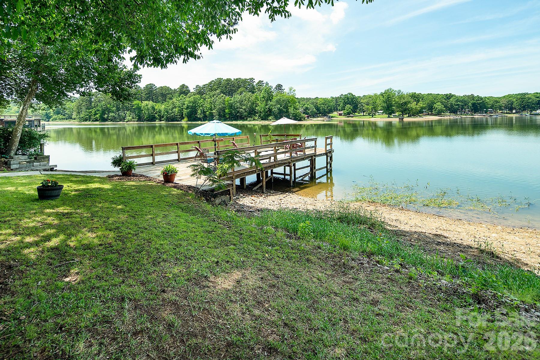 46842 Beach Road — New London
