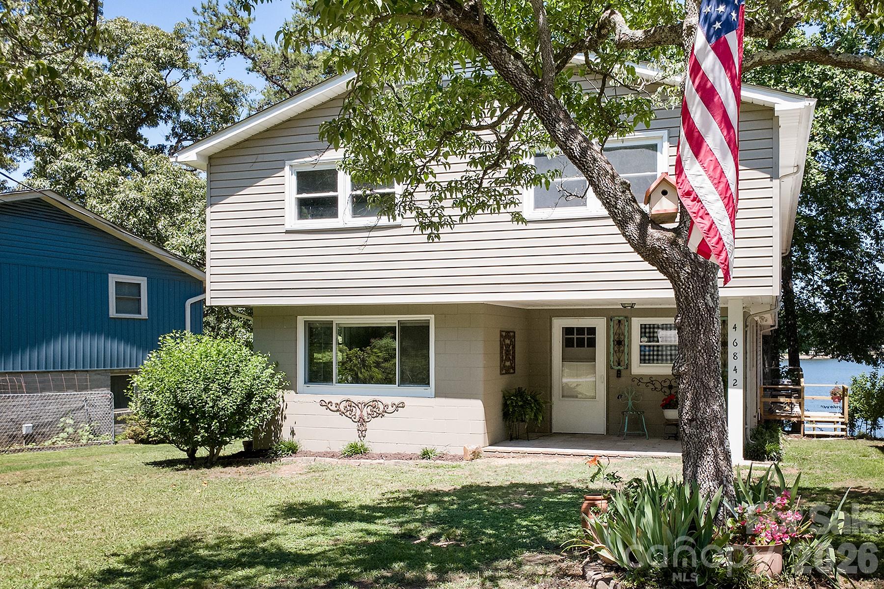 46842 Beach Road — New London